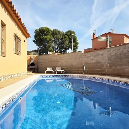 Charming Villa, 200 Meters From Riells Villa *