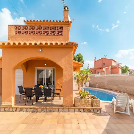 Villa Charming Villa, 200 Meters From Riells *