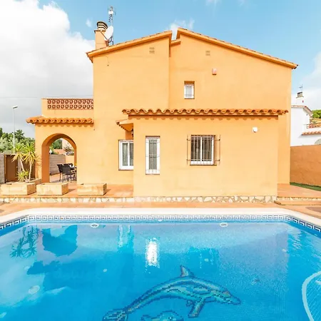 Villa Charming Villa, 200 Meters From Riells *