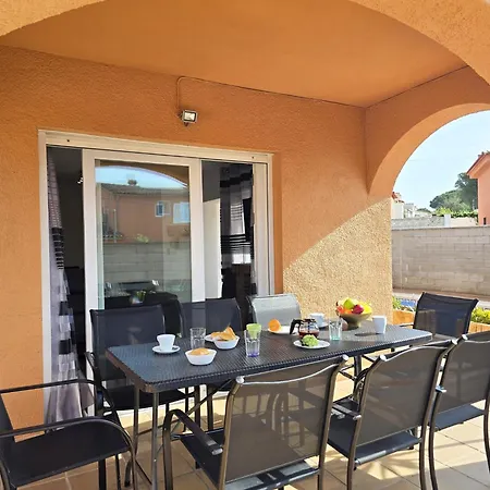 Villa Charming Villa, 200 Meters From Riells