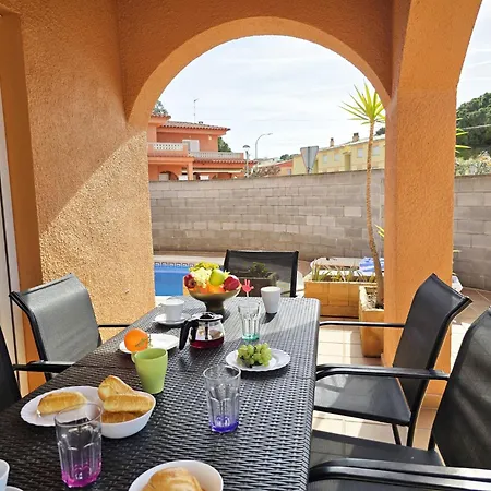 Charming Villa, 200 Meters From Riells Villa *